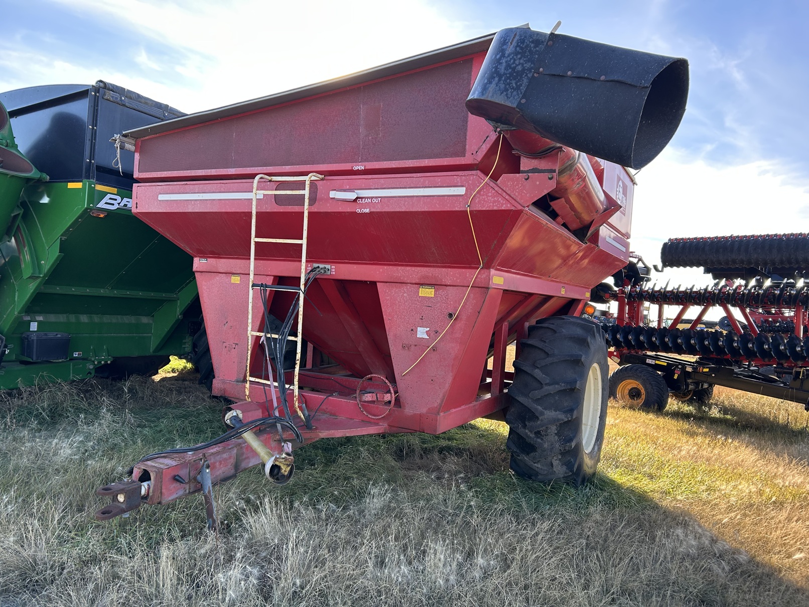 2009 E-Z Trail 710 Grain Cart