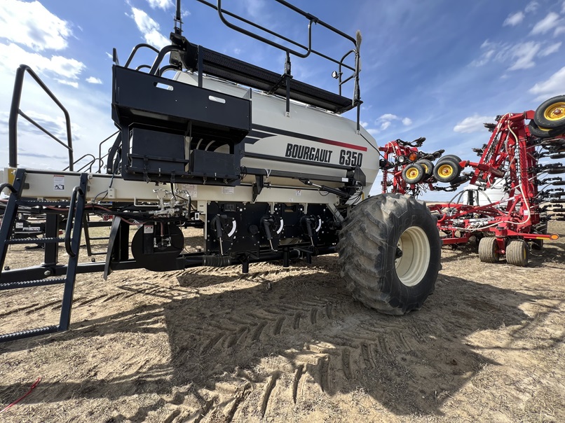 2010 Bourgault 6350 Air Tank/Cart