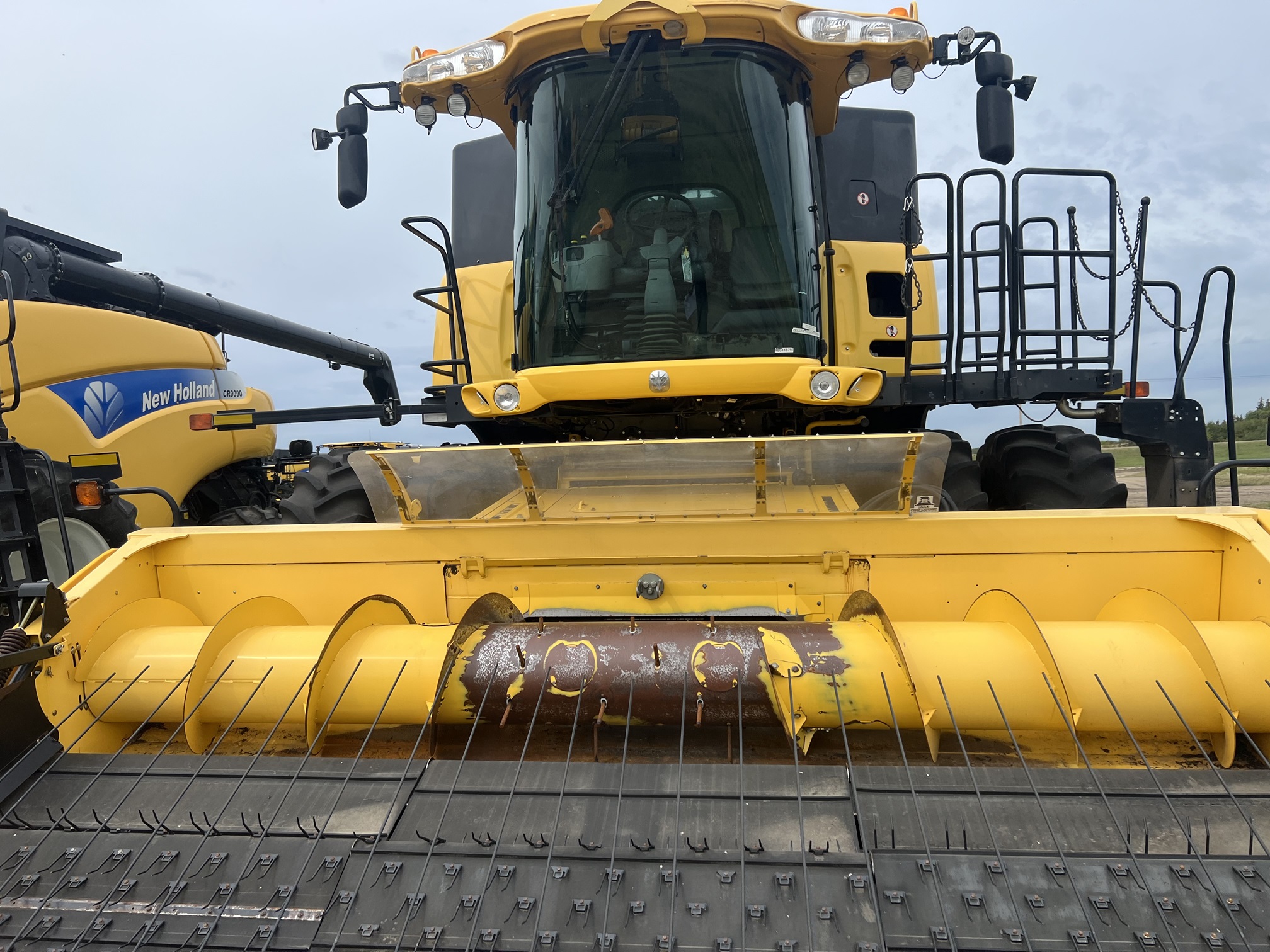 2014 New Holland CR9090 Combine