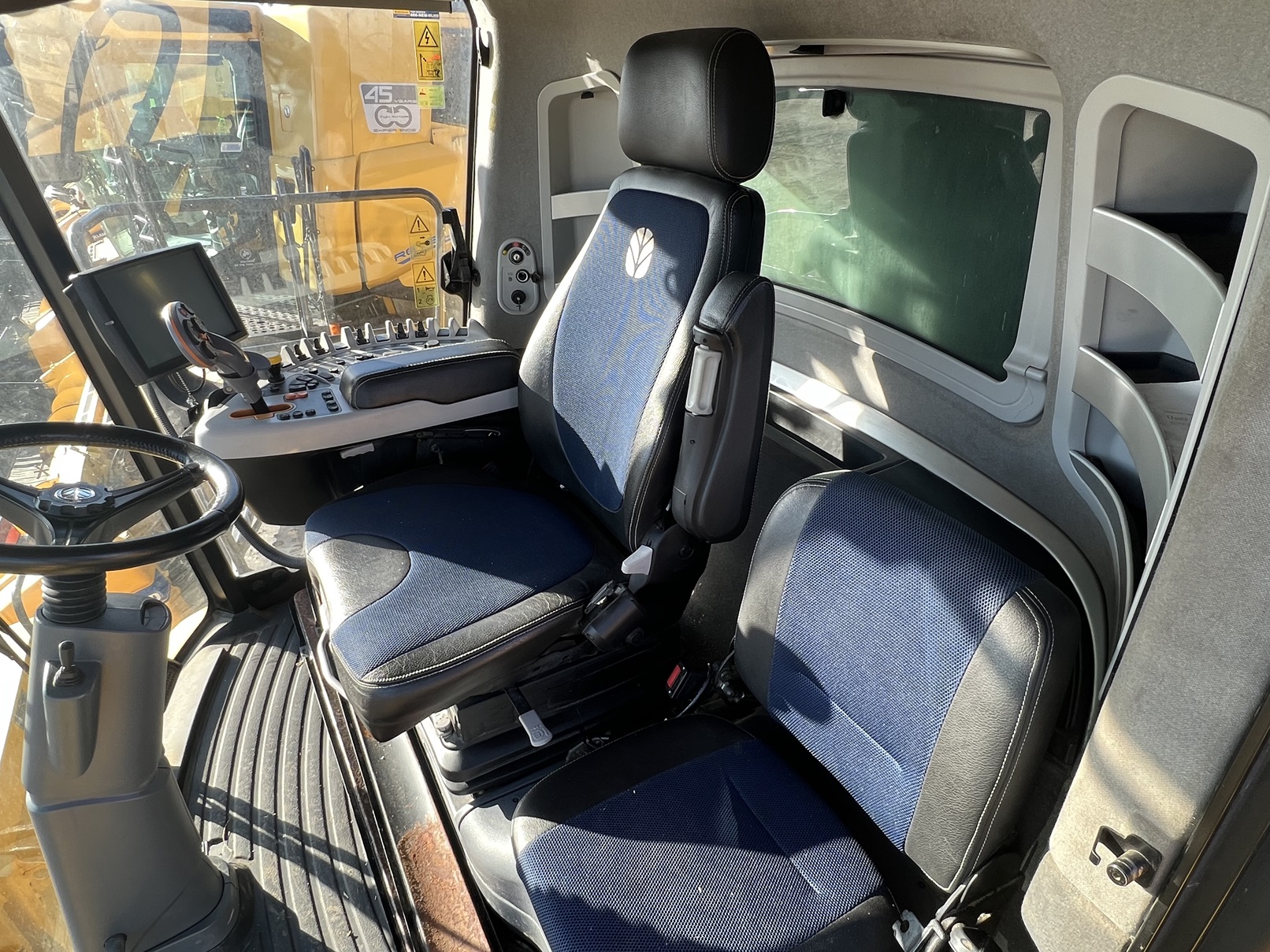 2017 New Holland CR9.90 Combine