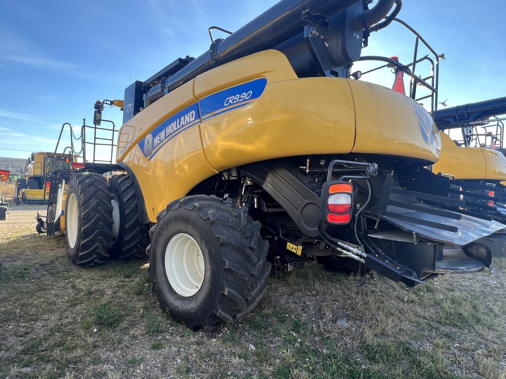 2017 New Holland CR9.90 Combine