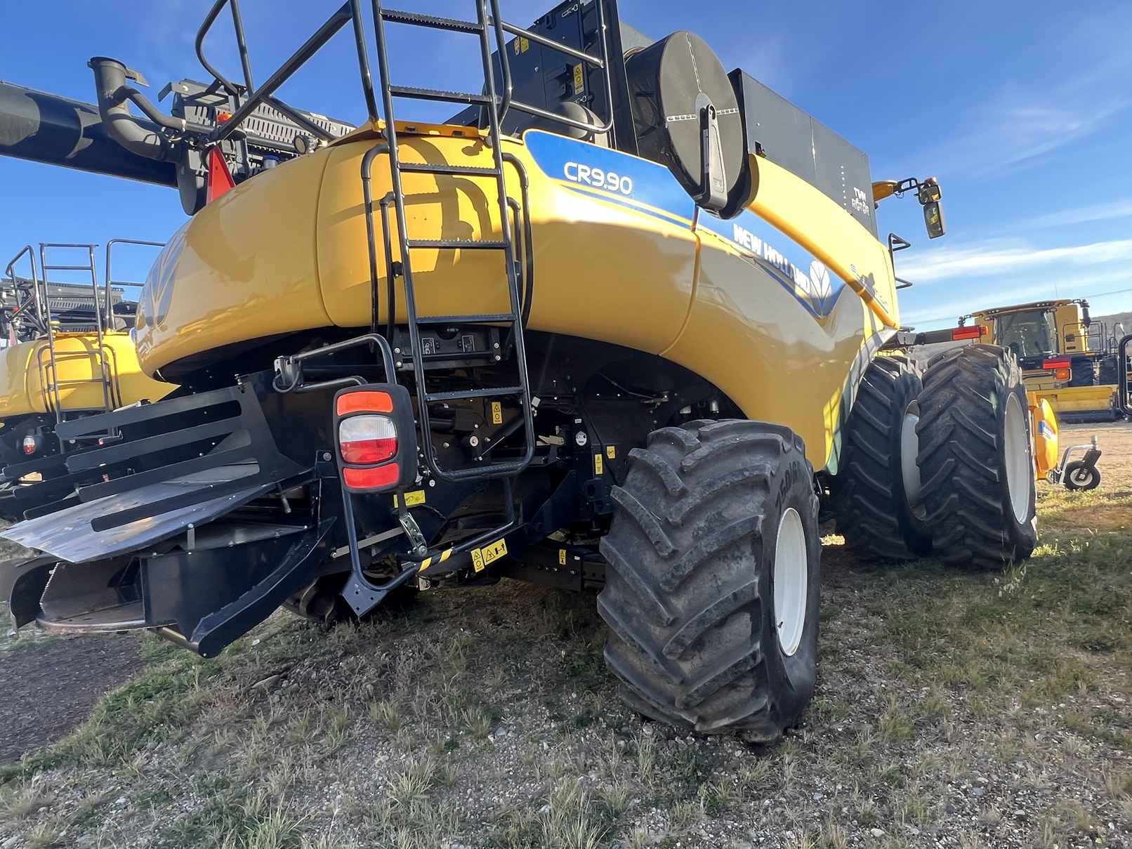 2017 New Holland CR9.90 Combine