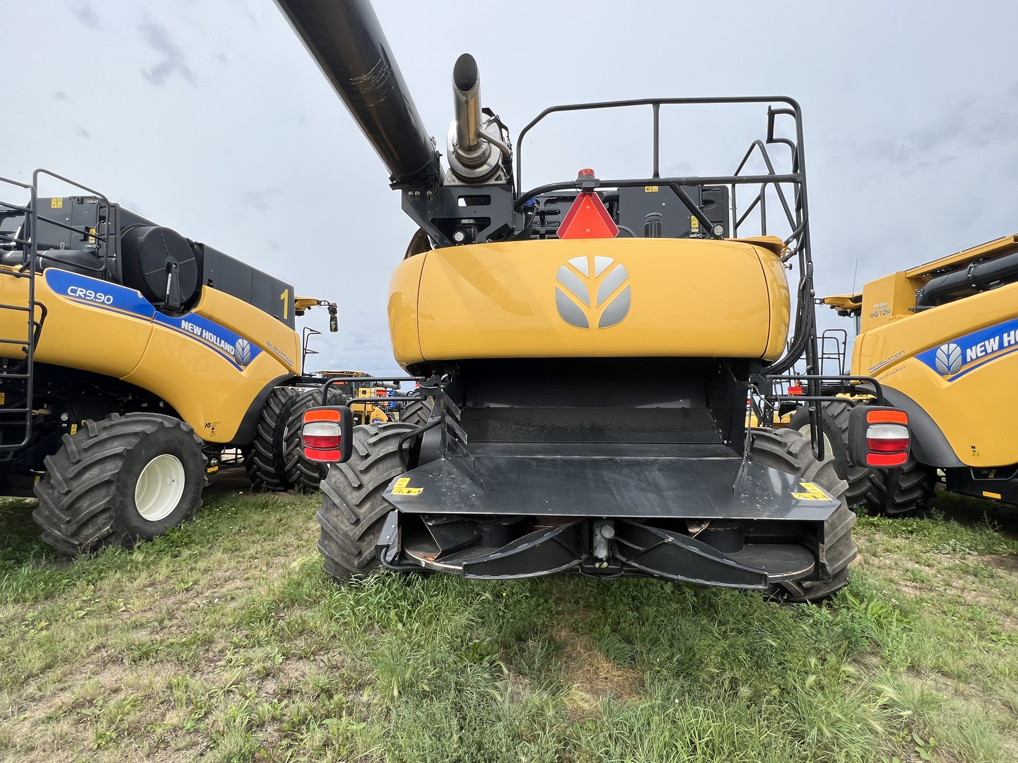 2021 New Holland CR9.90Z Combine