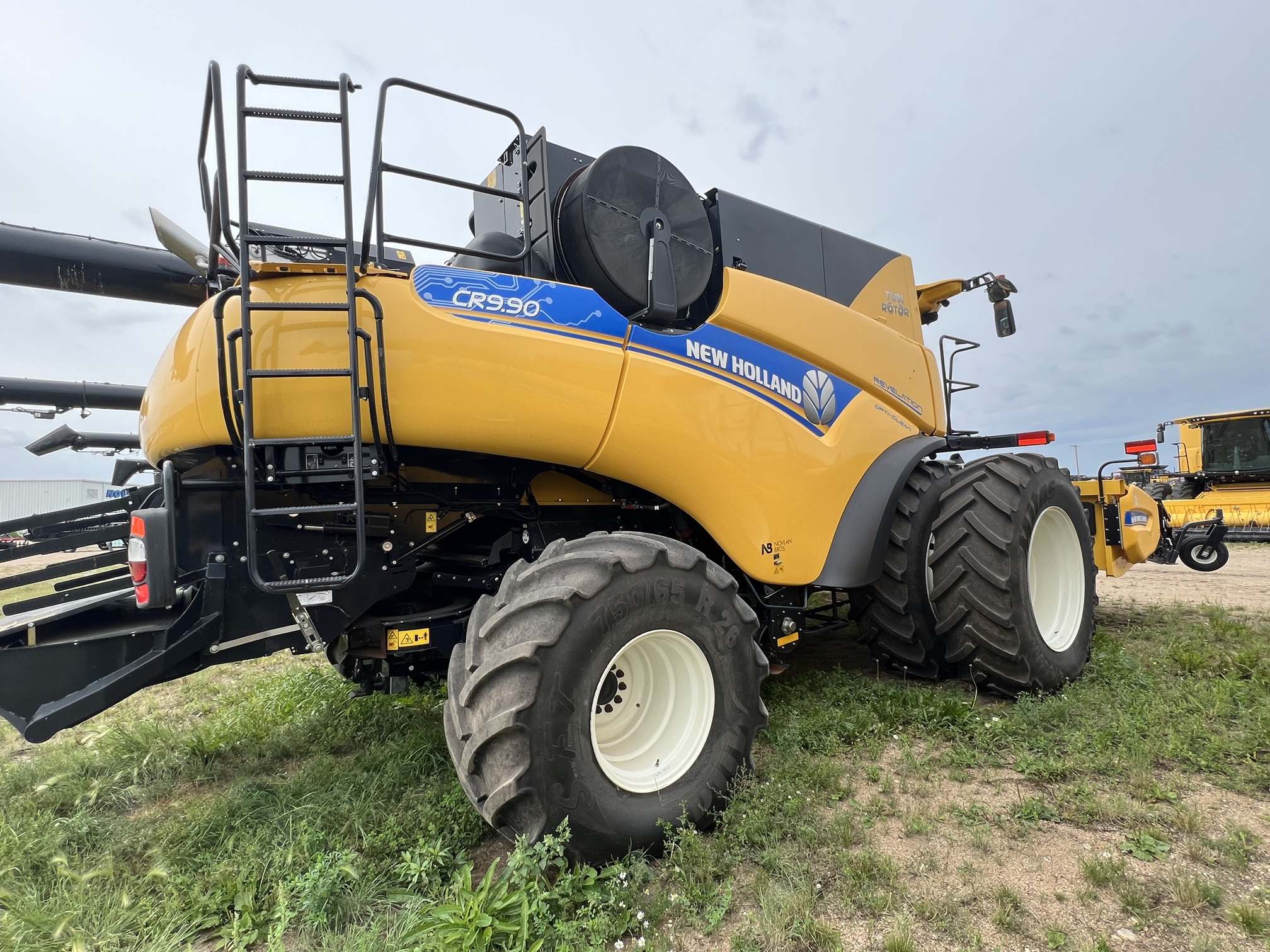 2021 New Holland CR9.90Z Combine