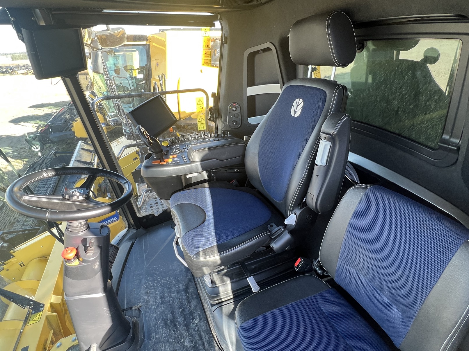 2021 New Holland CR8.90Z Combine