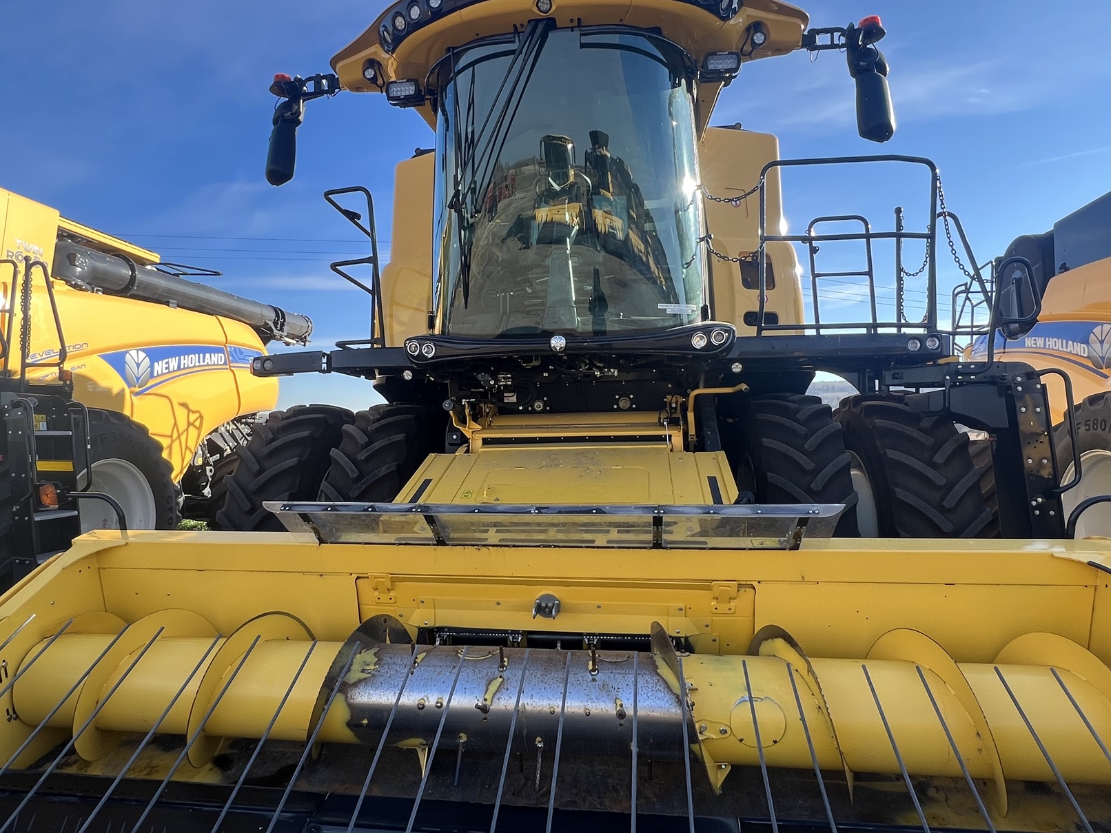 2021 New Holland CR8.90Z Combine