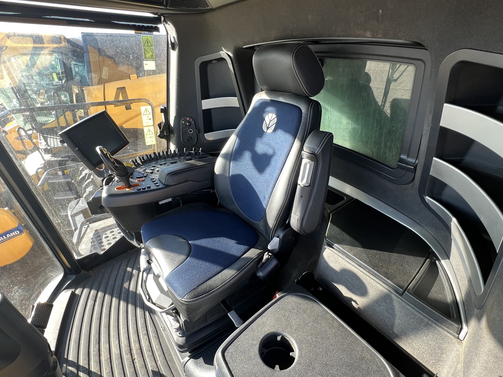 2020 New Holland CX8.90Z Combine