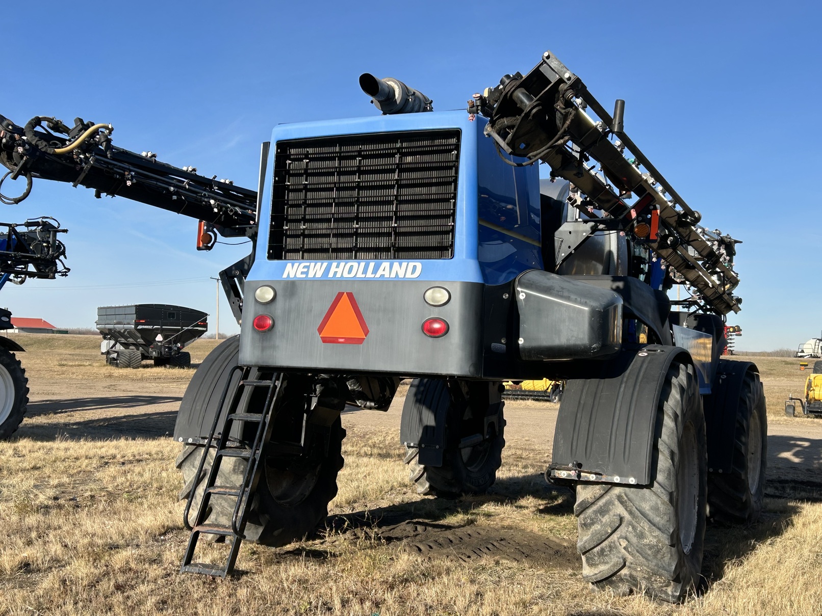 2014 New Holland SP.365F Sprayer/High Clearance