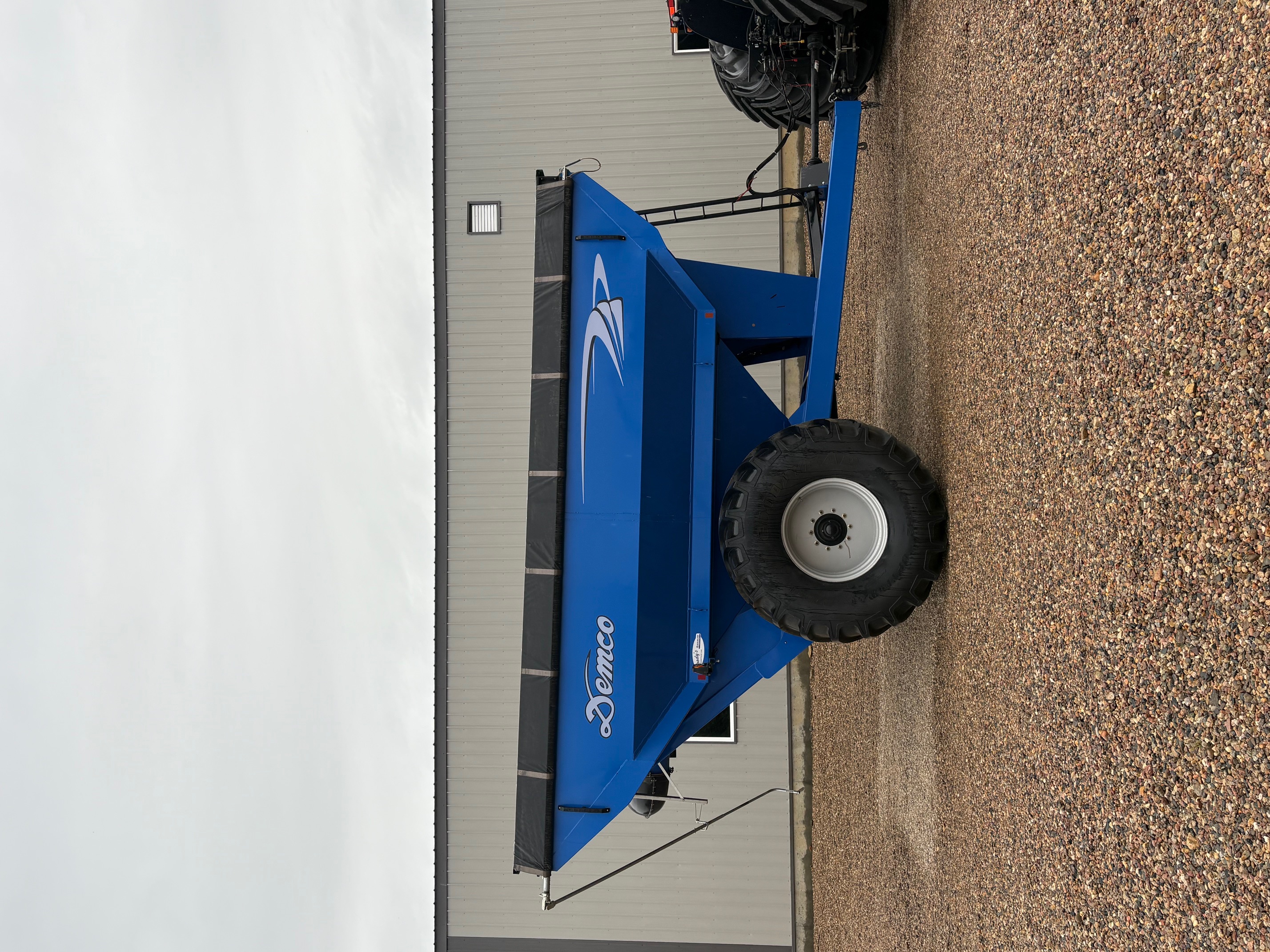 2010 Demco 1050 Grain Cart