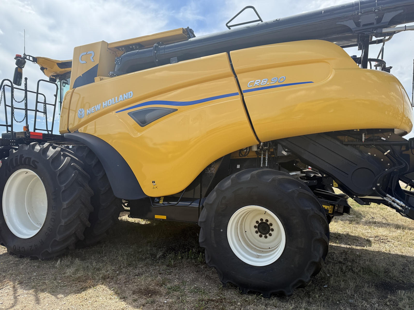 2024 New Holland CR8.90Z Combine