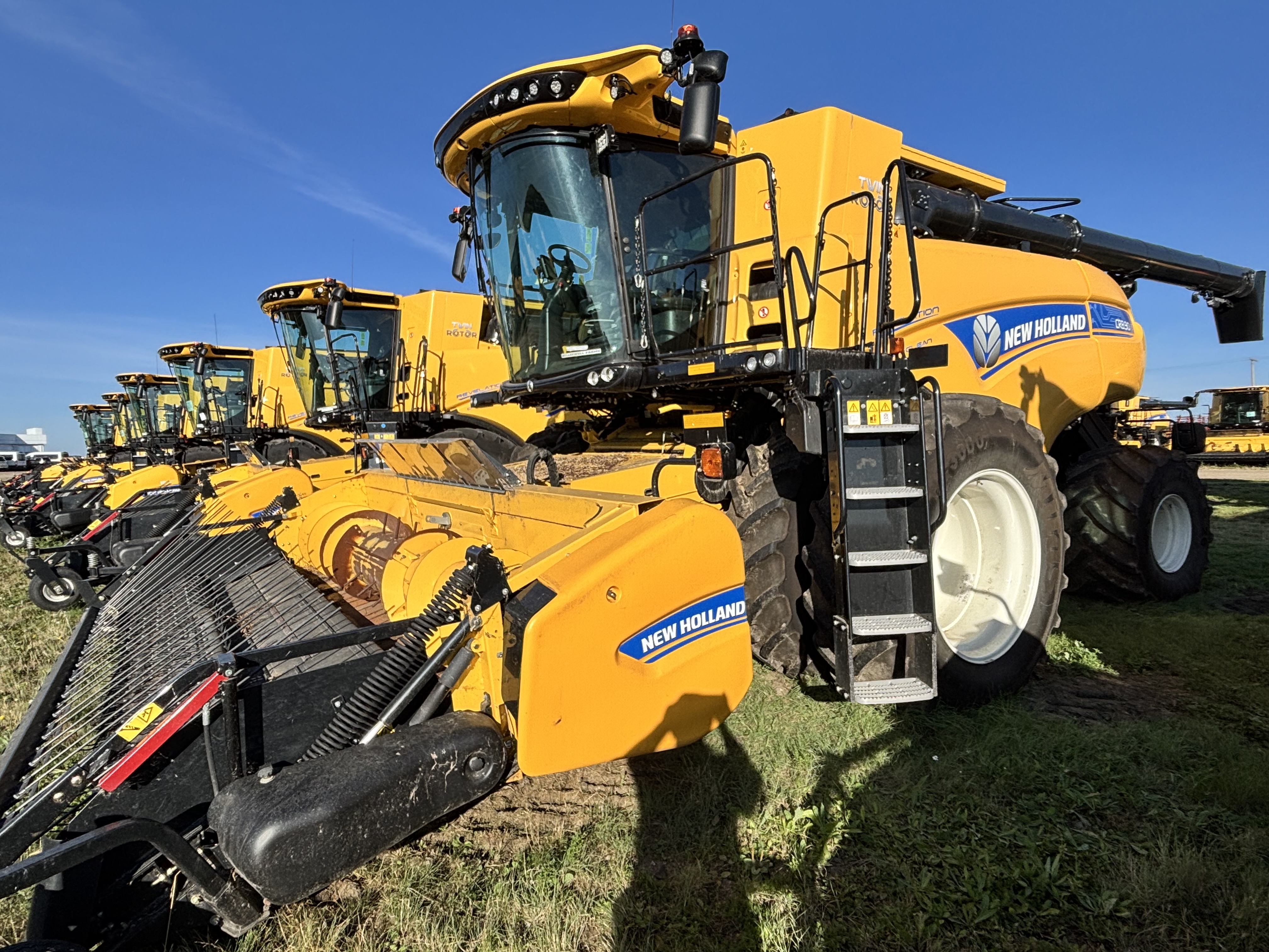 2023 New Holland CR8.90Z Combine