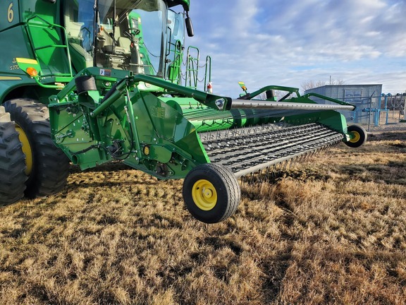 2016 John Deere 615P Header Combine