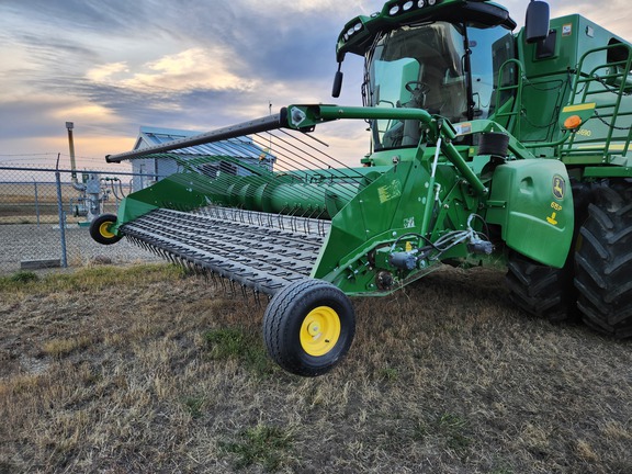 2016 John Deere 615P Header Combine