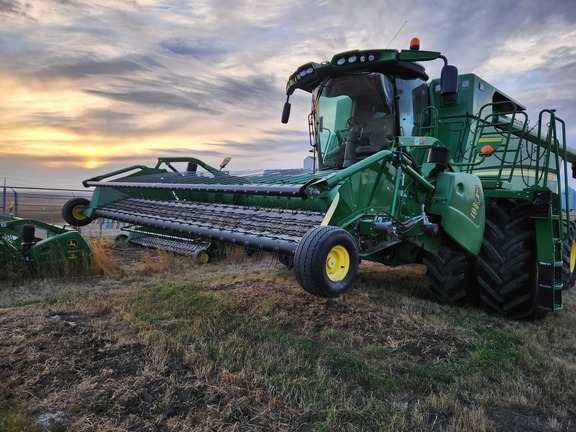 2018 John Deere 615P Header Combine