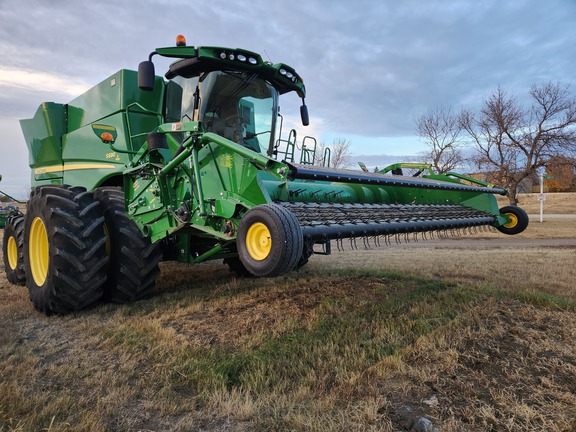 2018 John Deere 615P Header Combine