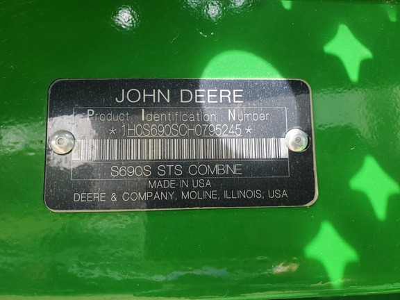 2017 John Deere S690 Combine