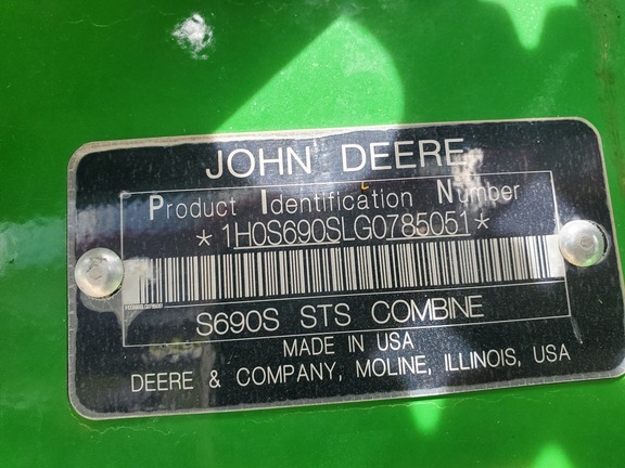 2016 John Deere S690 Combine