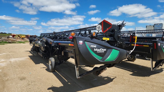 2019 MacDon FD1 40 Header Combine