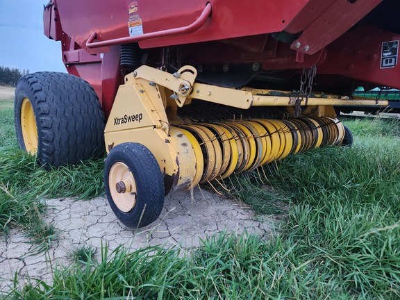 2009 New Holland BR7090 Baler/Round