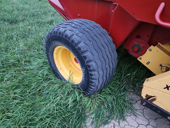 2009 New Holland BR7090 Baler/Round