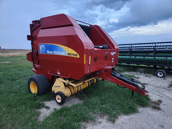 2009 New Holland BR7090 Baler/Round