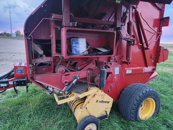 2009 New Holland BR7090 Baler/Round