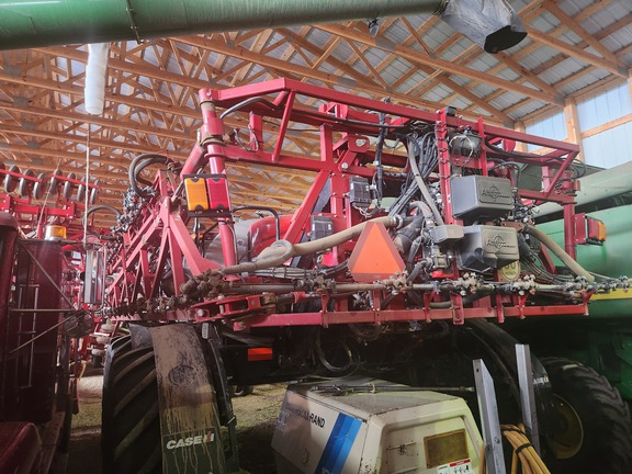 2011 Case IH 3330 Sprayer/High Clearance