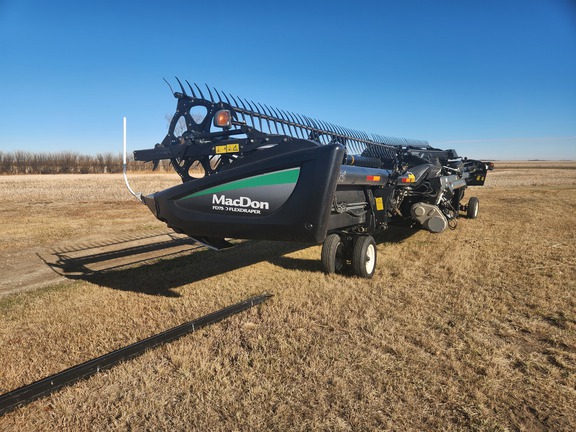 2016 MacDon FD75 D Header Combine