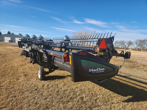 2016 MacDon FD75 D Header Combine