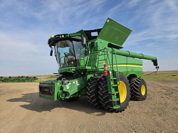 2022 John Deere S780 Combine