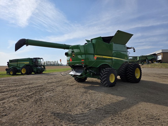 2022 John Deere S780 Combine