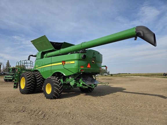 2022 John Deere S780 Combine
