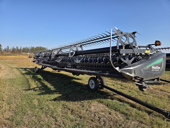 2017 MacDon FD75-40 Header Combine
