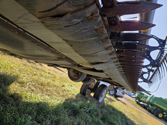 2017 MacDon FD75-40 Header Combine