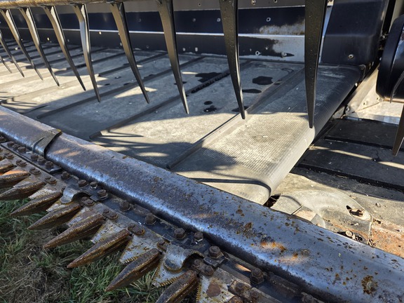 2017 MacDon FD75-40 Header Combine