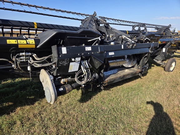 2017 MacDon FD75-40 Header Combine