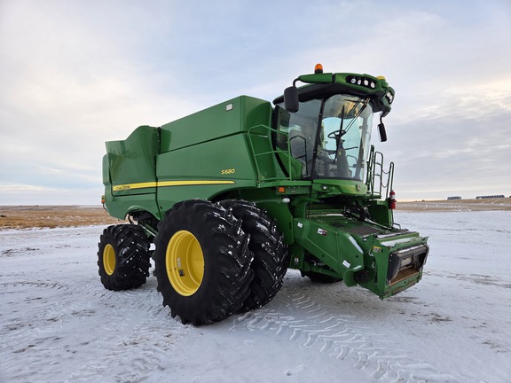 2015 John Deere S680 Combine