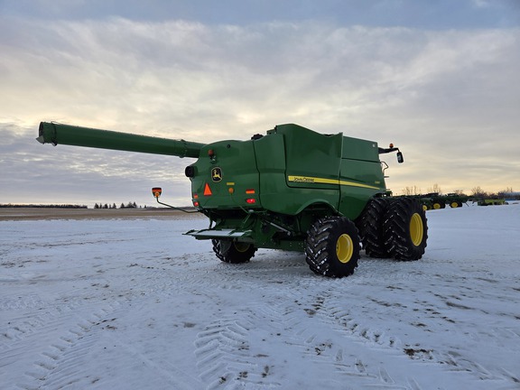 2015 John Deere S680 Combine