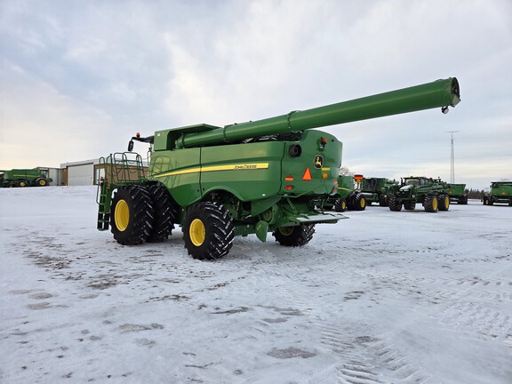 2015 John Deere S680 Combine