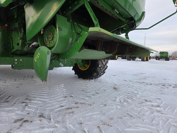 2015 John Deere S680 Combine