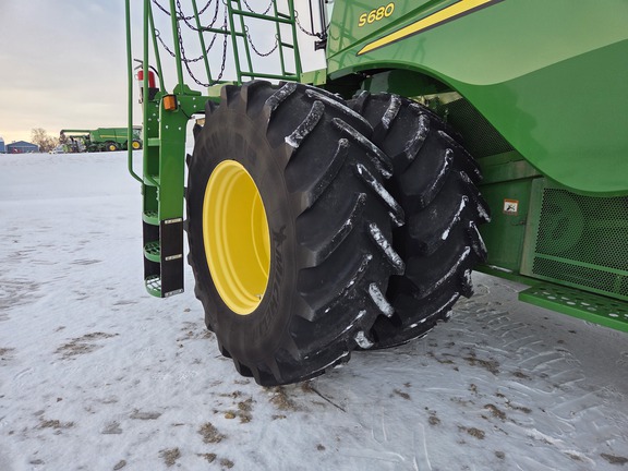 2015 John Deere S680 Combine
