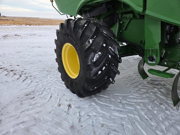 2015 John Deere S680 Combine
