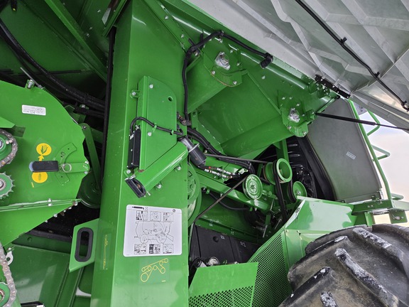 2015 John Deere S680 Combine