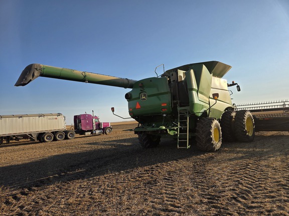 2014 John Deere S680 Combine