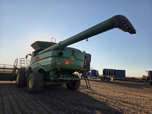 2014 John Deere S680 Combine
