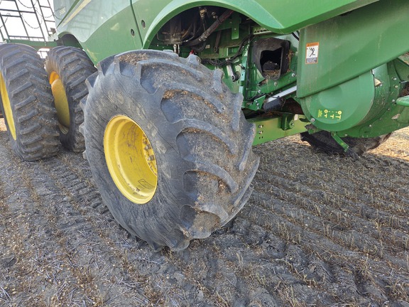 2014 John Deere S680 Combine