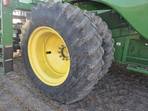 2014 John Deere S680 Combine