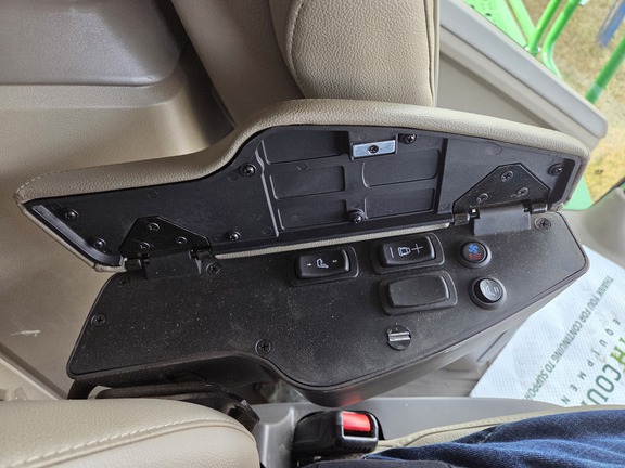 2025 John Deere S7 800 Combine