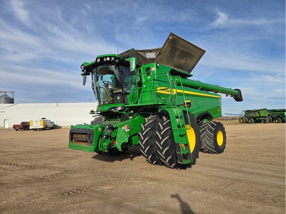 2025 John Deere S7 800 Combine