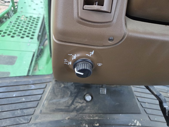 2013 John Deere 4830 Sprayer/High Clearance